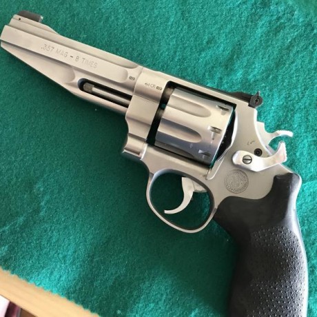 Revolver S+W 627 Performance Center. Estado perfecto 800 € el arma esta en Madrid.

Whatsapp 690 686 929. 01