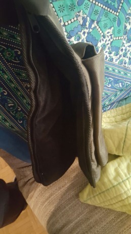 Vendo funda acolchada gorda. Está Nueva, nunca usada. Medida total 128, seria para arma de 120 maximo, 00