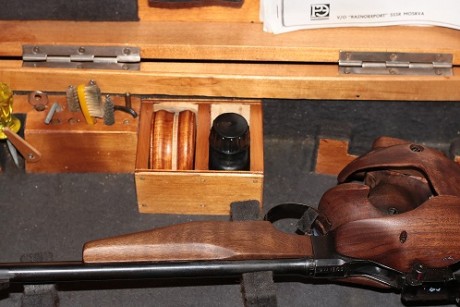 Vendo magnifica pistola libre de la marca TOZ, con la caja y todos los componentes originales.
Talla M
Perfecto 01