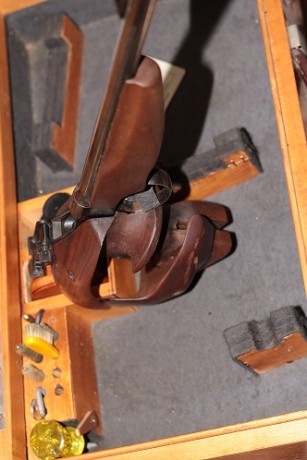 Vendo magnifica pistola libre de la marca TOZ, con la caja y todos los componentes originales.
Talla M
Perfecto 00