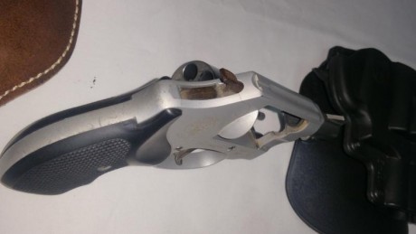 Se vende revólver SMITH & WESSON MOD 637-2 CAL.38+P, guiada con licencia tipo A, sin uso, con desgaste 02
