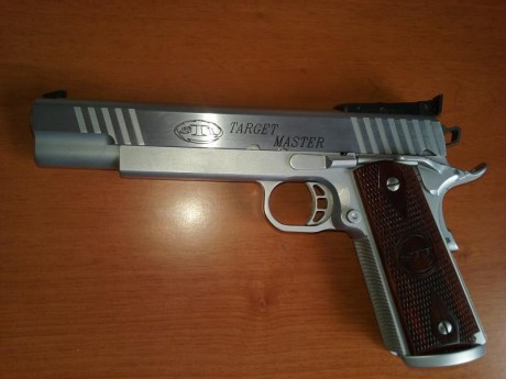 Vendo STI TARGET MASTER 9mm. 6" en inmejorable estado.La compré el año pasado a un compañero  y no 01