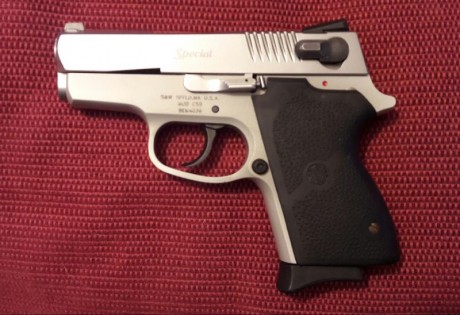   Hola compis. Vendo en Madrid esta preciosa Smith Wesson CS9. Con maletin, instrucciones y sus dos cargadores. 02