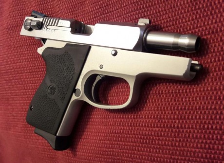   Hola compis. Vendo en Madrid esta preciosa Smith Wesson CS9. Con maletin, instrucciones y sus dos cargadores. 11