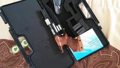Pistola seminueva con poco uso.900euros. num654207063. 02