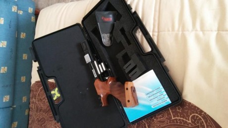 Pistola seminueva con poco uso.900euros. num654207063. 00