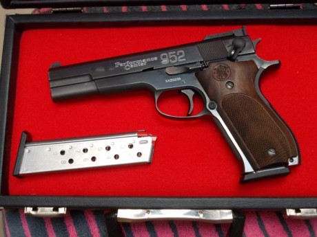Pistola Smith & Wesson Performance Center 952 9Pb, 9 tiros,pavón,aspecto externo bueno,funcionamiento 01