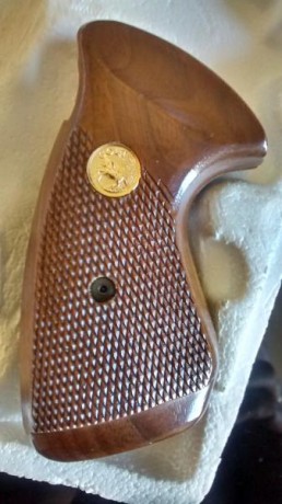 Que tal, vendo estas cachas para colt trooper o lawman que al mio le quedan grandes, un regalo 40 euros 01