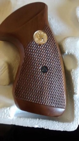 Que tal, vendo estas cachas para colt trooper o lawman que al mio le quedan grandes, un regalo 40 euros 00