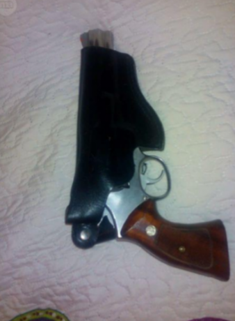 Buenas se vende revolver Smith & wesson 
Calibre 357 Magnum (acepta también 38 SP)
Cañón de 6 pulgadas
Cacha 10