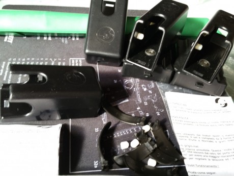 Hola a todos, VENDO, por limpieza de armario,    DOS Porta cargadores UNIVERSALES de la marca GHOST, modelo 01