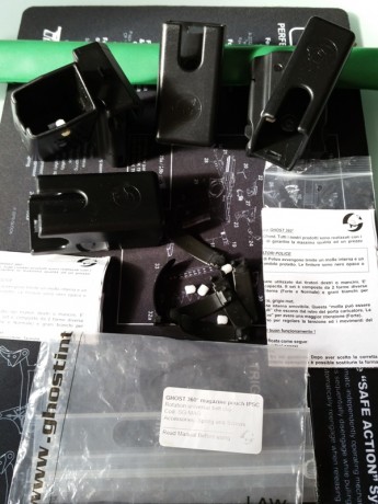 Hola a todos, VENDO, por limpieza de armario,    DOS Porta cargadores UNIVERSALES de la marca GHOST, modelo 00