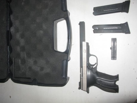 Buenas tardes, vendo la pistola de referencia que pertenece a mi hijo, que estudia fuera y los pocos tiros 02