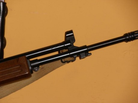 Vendo carabina cal. 22 marca ADLER mod. Jager réplica fusil israelí GALIL, con correa y dos cargadores. 00