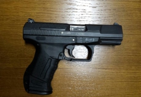 Vendo Walther P99.
calibre 9mmpb. 
Estado impecable. Apenas ha sido usada.
Con maletin de transporte incluido.
Precio:300€
Tlf 00