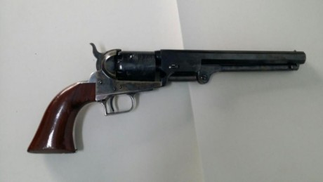 Se vendo Colt Navy original de 2ª Generación sin estrenar, impoluto. Precio 500 euros envío aparte alrededor 02