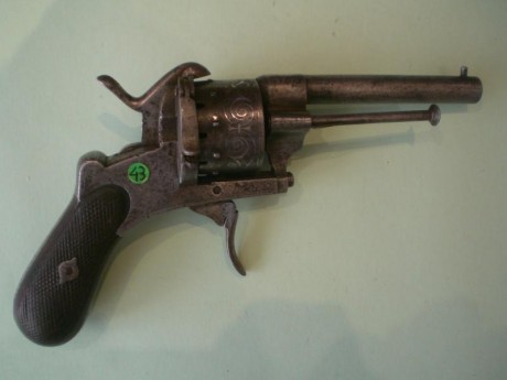 Vendo revólver sistema Lefaucheux de calibre 7 mm, inscrito en el libro de coleccionista, de 10 recámaras. 02