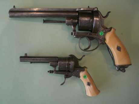 Vendo dos revólveres sistema Lefaucheux belgas, inscritos en el libro de coleccionista. Calibre 7 mm y 01