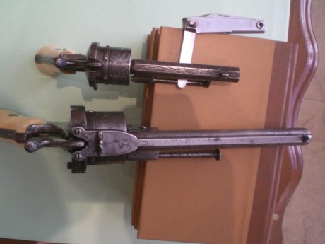 Vendo dos revólveres sistema Lefaucheux belgas, inscritos en el libro de coleccionista. Calibre 7 mm y 00