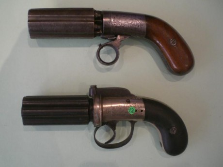 Vendo dos pepperbox ingleses, ambos de 6 cañones y calibre 10 mm, inscritos en el libro de coleccionista. 01