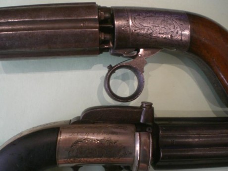 Vendo dos pepperbox ingleses, ambos de 6 cañones y calibre 10 mm, inscritos en el libro de coleccionista. 00