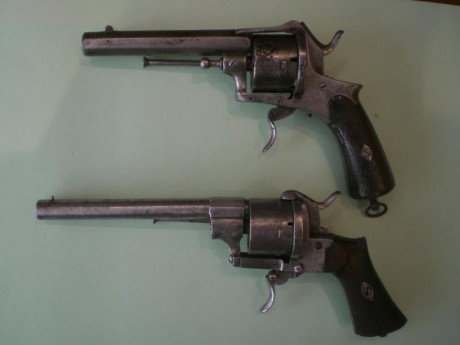 Vendo dos revólveres sistema Lefaucheux fabricados en Eibar, uno por Elola y el otro por Juaristi, ambos 01