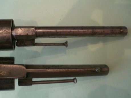 Vendo dos revólveres sistema Lefaucheux fabricados en Eibar, uno por Elola y el otro por Juaristi, ambos 00