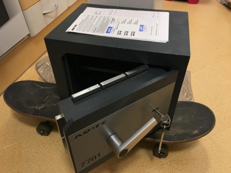 Vendo Armero Homologado Grado III ARFE, serie 7701,con los documentos necesarios para presentar en intervención 01