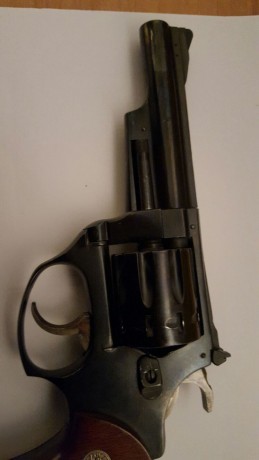 Hola. Un amigo vende este revolver de 9 disparos muy bien conservado. Está en Asturias, con licencia "F",. 02