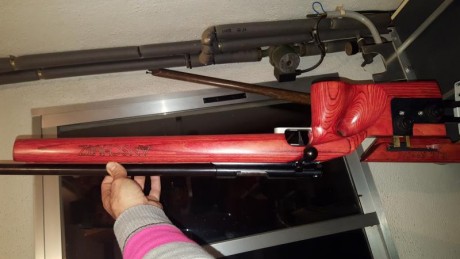 Bueno a ver ....

Se vende este rifle Anschutz 1742 222 rem custom posiblemente unico en España. 

Se 00