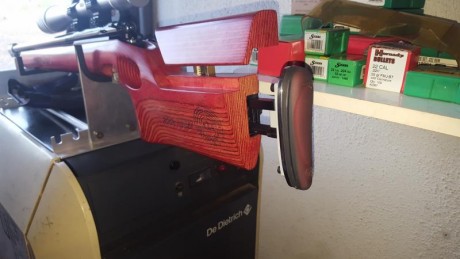 Bueno a ver ....

Se vende este rifle Anschutz 1742 222 rem custom posiblemente unico en España. 

Se 12