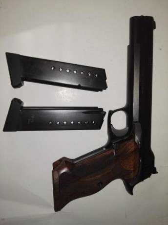 Vendo tres armas que la mayoría ya conocéis sus propiedades,
Una Sig P210 Swiss Arms de 6" cal.9mm. 20