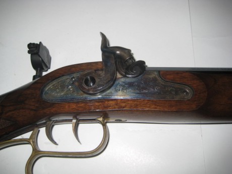 Hola, un amigo deja la avancarga, y me ha pedido que le anuncie este rifle, muy pocos tiros, y con los 01