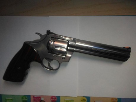 Hola.
Vendo este revolver,estoy metiéndome en años y quiero quitar armas que prácticamente no empleo.
Se 01