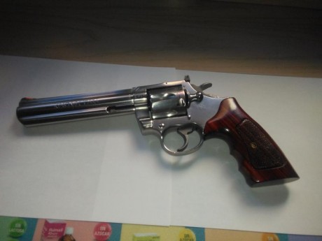 Hola.
Vendo este revolver,estoy metiéndome en años y quiero quitar armas que prácticamente no empleo.
Se 00