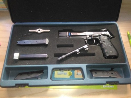 Hola.
Quitándome lo que no empleo,pongo esta otra arma en venta.
Se trata del modelo Combat de Beretta.Podeis 00