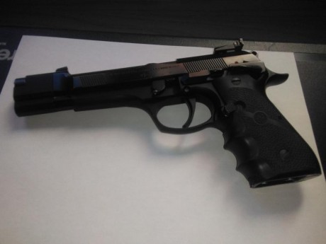 Hola.
Quitándome lo que no empleo,pongo esta otra arma en venta.
Se trata del modelo Combat de Beretta.Podeis 12