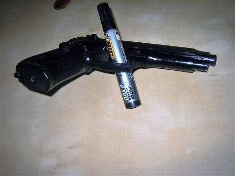 Hola. Vendo Beretta 92G mas carro del 22Lr. fabricado por Beretta. No mas de 70 disparos, con todos sus 11