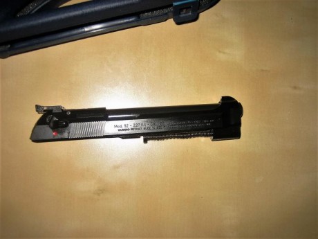 Hola. Vendo Beretta 92G mas carro del 22Lr. fabricado por Beretta. No mas de 70 disparos, con todos sus 21