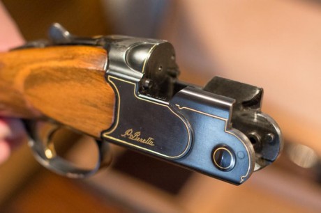 Vendo beretta aniversario en muy buen estado , se ha disparado muy poco  . Esta en Valencia 
Precio : 01