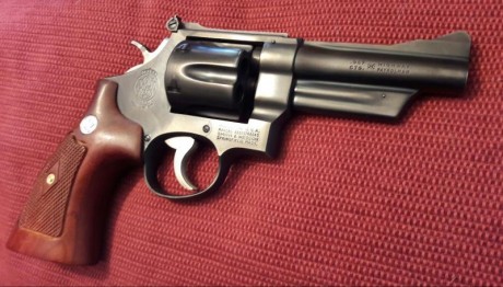   Hola compañeros. Sigo haciendo hueco en el armero. Esta vez le toca a mi flamante S&W 28 "Highway 10