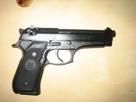 Hola. Vendo Beretta 92G mas carro del 22Lr. fabricado por Beretta. No mas de 70 disparos, con todos sus 61