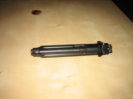 Hola. Vendo Beretta 92G mas carro del 22Lr. fabricado por Beretta. No mas de 70 disparos, con todos sus 70