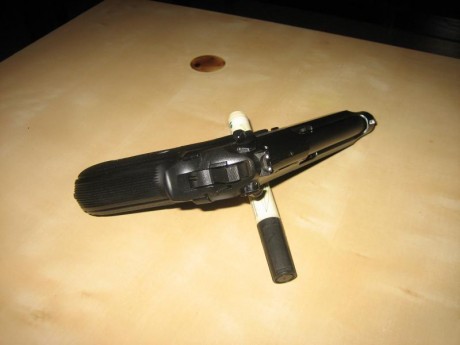 Hola. Vendo Beretta 92G mas carro del 22Lr. fabricado por Beretta. No mas de 70 disparos, con todos sus 81