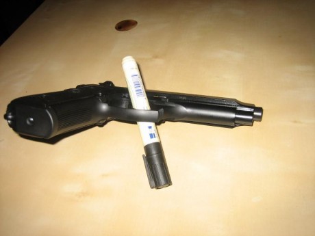 Hola. Vendo Beretta 92G mas carro del 22Lr. fabricado por Beretta. No mas de 70 disparos, con todos sus 80