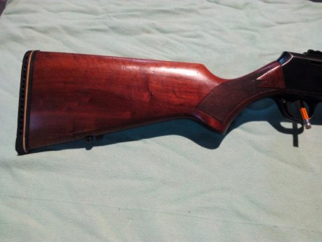 No esta impecable, las maderas tienen marcas de uso y el pavonado no està impoluto, presenta algunas manchas 12