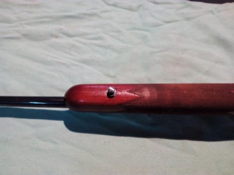 No esta impecable, las maderas tienen marcas de uso y el pavonado no està impoluto, presenta algunas manchas 52