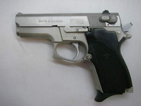 Se vende pistola smit wesson 6906 color plata  del 9 pb. En muy buen estado, dos cargadores. Su precio 01