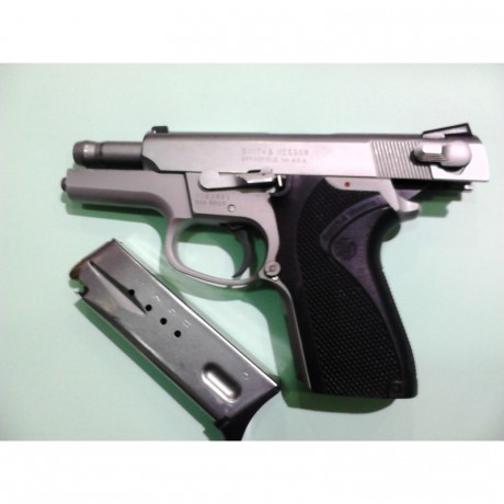 Se vende pistola smit wesson 6906 color plata  del 9 pb. En muy buen estado, dos cargadores. Su precio 00
