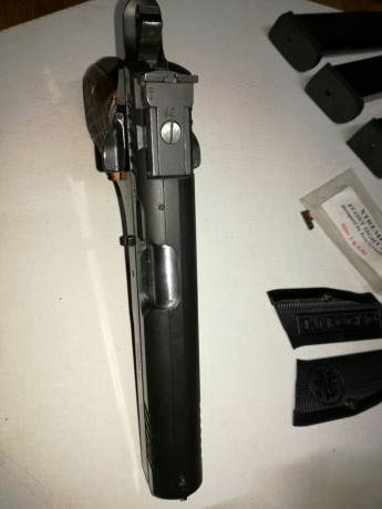 Pues eso, tal como reza el enunciado un amigo pone a la venta TANGFOGLIO STOCK III de 9 mm. PB 
el arma 02